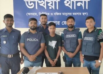 ক্যাম্পে অস্ত্র সরবরাহকালে রোহিঙ্গা যুবক আটক