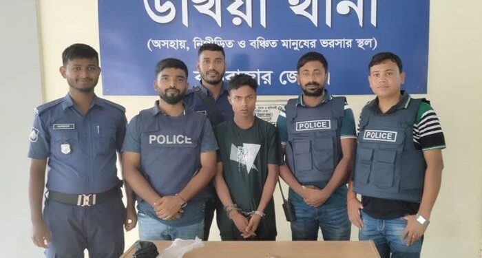 ক্যাম্পে অস্ত্র সরবরাহকালে রোহিঙ্গা যুবক আটক