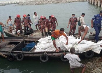 কক্সবাজারে ট্রলার থেকে ১০ লাশ উদ্ধারে ৩ জনের ডিএনএ মিললো