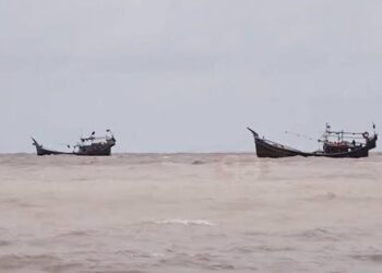 ইঞ্জিন বিকল হয়ে সাগরে ভাসছিল পাঁচ জেলে
