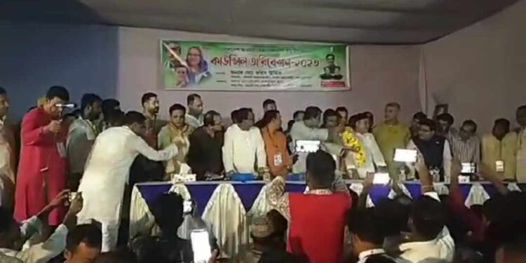 রামু উপজেলা স্বেচ্ছাসেবক লীগের সম্মেলন সম্পন্ন, তপন- সভাপতি, আবু বক্কর–সাধারণ সম্পাদক