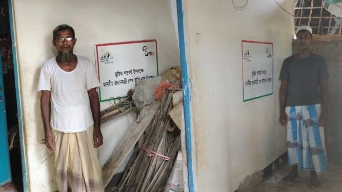 প্রধানমন্ত্রীর উপহারের ঘর ও ভিজিএফ কার্ড পেল  রোহিঙ্গারা