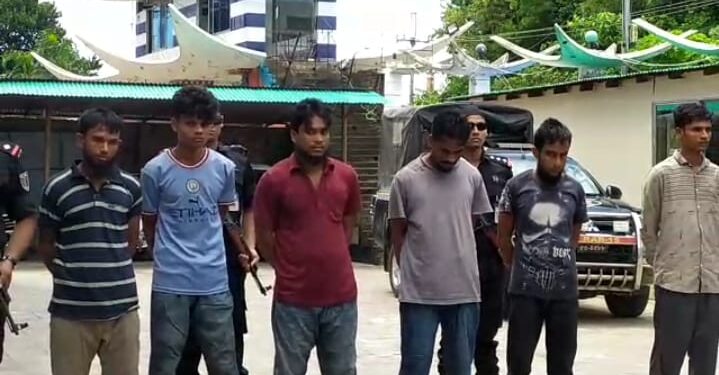 কক্সবাজারে আরসার সামরিক কমান্ডার নূরসহ গ্রেফতার ৬