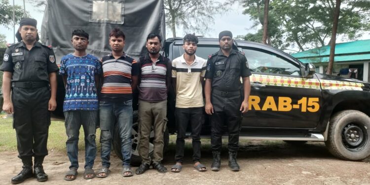 টেকনাফে ৪০ হাজার পিস ইয়াবা সহ আটক-৪