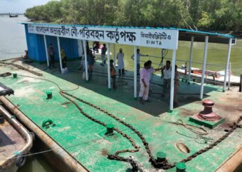 মহেশখালী ঘাটে পল্টুন ভিড়তে দেয়নি পৌরসভা
