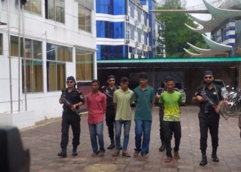 চকরিয়ায় অস্ত্রসহ চার ডাকাত আটক