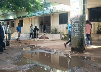 কক্সবাজার আদালত পাড়া সড়কের বেহাল দশা