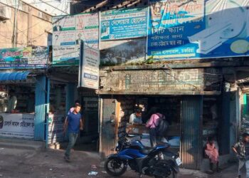 চকরিয়ার হাসপাতাল সড়কে রাতে  মার্কেট দখল চেষ্টা থামিয়ে দিয়েছে পুলিশ