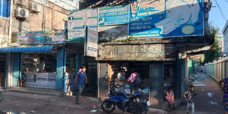 চকরিয়ার হাসপাতাল সড়কে রাতে  মার্কেট দখল চেষ্টা থামিয়ে দিয়েছে পুলিশ