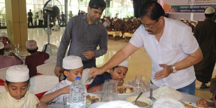বান্দরবানে এতিম শিক্ষার্থীদের আপ্যায়িত করলেন পার্বত্য মন্ত্রী
