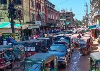 কক্সবাজার শহরের জনজীবন যানজটে নাকাল