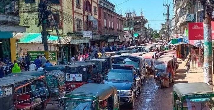 কক্সবাজার শহরের জনজীবন যানজটে নাকাল 1 কক্সবাজার শহরের জনজীবন যানজটে নাকাল
