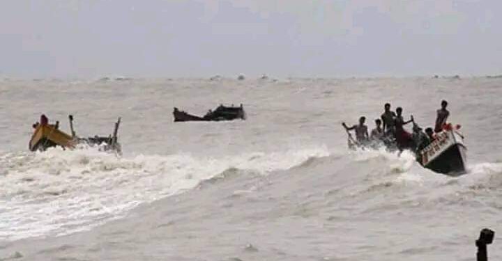 কুতুবদিয়া চ্যানেলে ১০ ফিশিং ট্রলার ডুবি, নিখোঁজ -৩০ জেলে 1 কুতুবদিয়া চ্যানেলে ১০ ফিশিং ট্রলার ডুবি, নিখোঁজ -৩০ জেলে