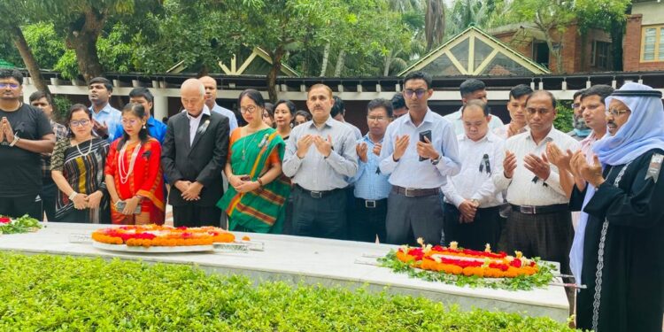 বঙ্গবন্ধুর সমাধিতে শ্রদ্ধা নিবেদন করলেন পার্বত্য চট্টগ্রাম উন্নয়ন বোর্ডের চেয়ারম্যান 1 বঙ্গবন্ধুর সমাধিতে শ্রদ্ধা নিবেদন করলেন পার্বত্য চট্টগ্রাম উন্নয়ন বোর্ডের চেয়ারম্যান