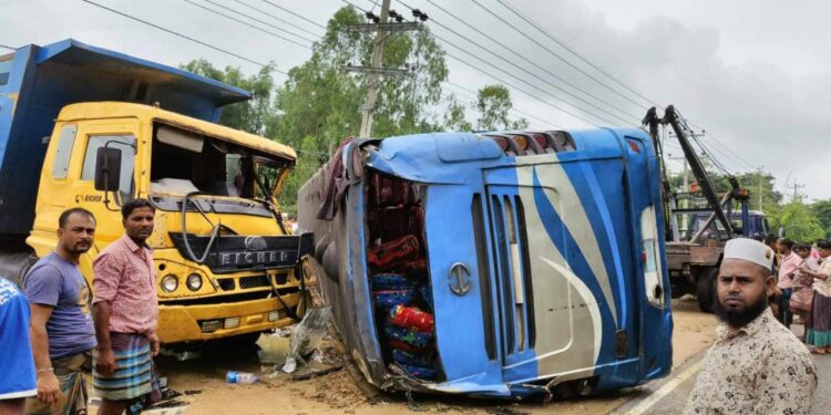 আপডেট: চকরিয়ায় সড়ক দুর্ঘটনায় দুজন নিহত