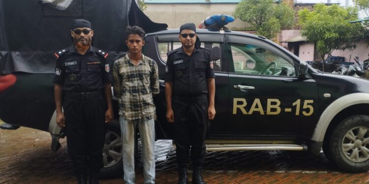 টেকনাফে ইয়াবাসহ মাদক কারবারি আটক