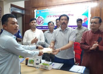 বান্দরবানে জটিল রোগে আক্রান্তদের মাঝে অনুদানের চেক বিতরণ
