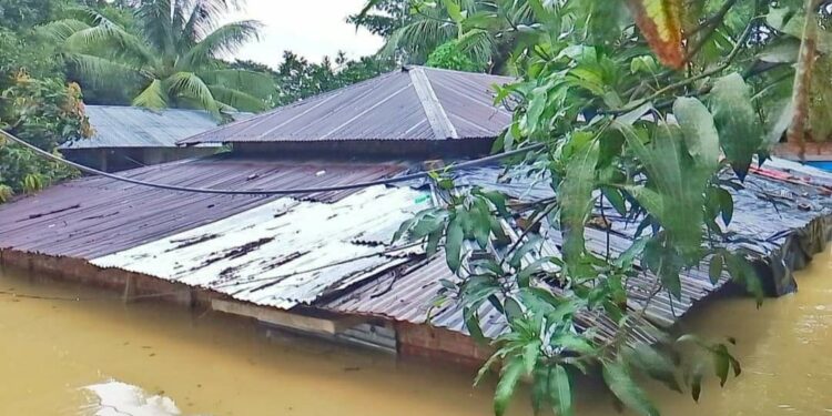 পাহাড় ধস ও পানিতে ভেসে গিয়ে নিহত ৬, চকরিয়ায় বন্যা পরিস্থিতি অপরিবর্তিত