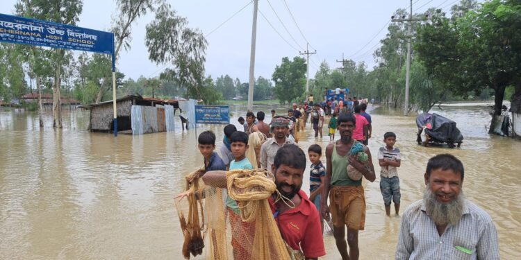 পেকুয়ায় বন্যা পরিস্থিতির অবনতি, সড়ক যোগাযোগ বন্ধ, সাপের কামড়ে ১জনের মৃত্যু 1 পেকুয়ায় বন্যা পরিস্থিতির অবনতি, সড়ক যোগাযোগ বন্ধ, সাপের কামড়ে ১জনের মৃত্যু