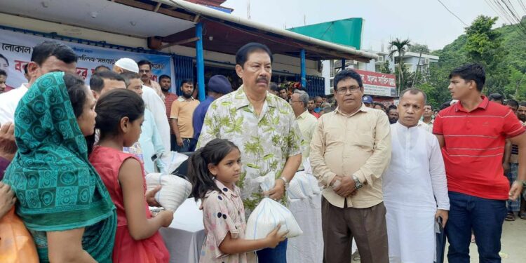 দুর্যোগের শিকার কোন দুর্গত মানুষ না খেয়ে থাকবে না-পার্বত্য মন্ত্রী বীর বাহাদুর 1 দুর্যোগের শিকার কোন দুর্গত মানুষ না খেয়ে থাকবে না-পার্বত্য মন্ত্রী বীর বাহাদুর