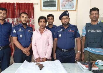 মহেশখালীতে ১০ মামলার আসামি আটক