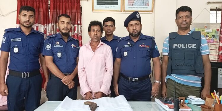 মহেশখালীতে ১০ মামলার আসামি আটক