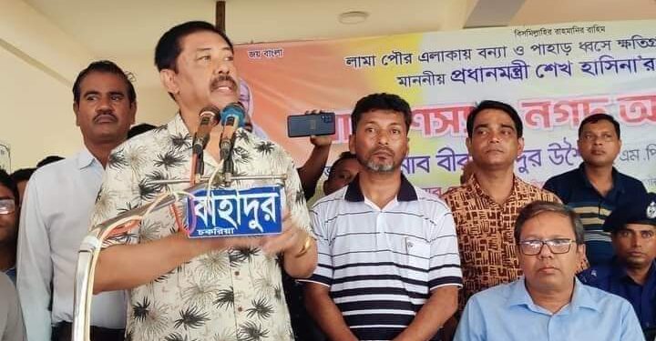 লামায় বন্যাদুর্গতদের মাঝে ত্রাণ দিলেন পার্বত্যমন্ত্রী বীর বাহদুর উশৈসিং। 1 লামায় বন্যাদুর্গতদের মাঝে ত্রাণ দিলেন পার্বত্যমন্ত্রী বীর বাহদুর উশৈসিং।