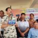 লামায় বন্যাদুর্গতদের মাঝে ত্রাণ দিলেন পার্বত্যমন্ত্রী বীর বাহদুর উশৈসিং।