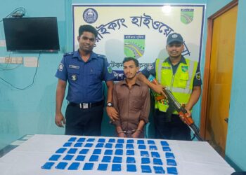 টেকনাফে হাইওয়ে পুলিশের অভিযানে  ইয়াবাসহ আটক -১