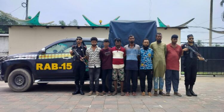কক্সবাজারে অস্ত্রসহ ৬ ডাকাত আটক 1 কক্সবাজারে অস্ত্রসহ ৬ ডাকাত আটক