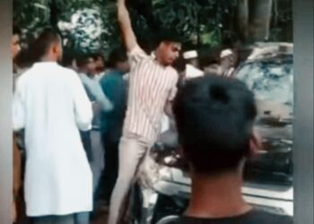 সাঈদীর গায়েবানা জানাযা ঘিরে সহিংসতা: ভিডিও ফুটেজ দেখে যুবক গ্রেফতার