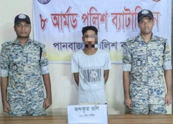 উখিয়ায় গুলিসহ রোহিঙ্গা যুবক আটক