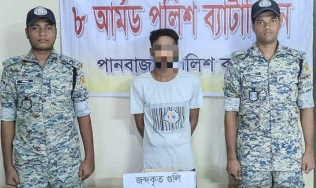 উখিয়ায় গুলিসহ রোহিঙ্গা যুবক আটক 1 উখিয়ায় গুলিসহ রোহিঙ্গা যুবক আটক