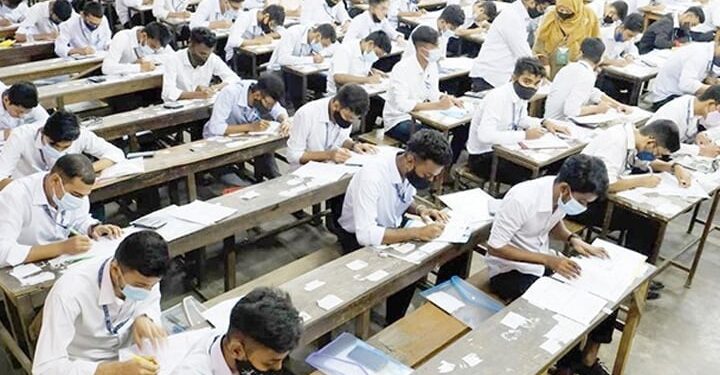 এইচএসসি পরীক্ষা শুরু, অনুপস্থিত সাড়ে ৫ হাজার, বহিস্কার ৪