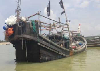 কক্সবাজারে ট্রলারে গ্যাস সিলিন্ডার বিস্ফোরণে আহত একজনের মৃত্যু