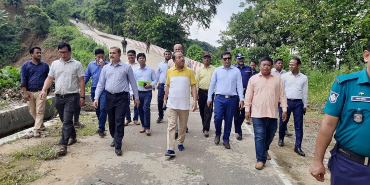বান্দরবানে বন্যায় ক্ষতিগ্রস্থ সড়ক ও অবকাঠামো দ্রুত সংস্কার করা হবে– পার্বত্য সচিব মশিউর