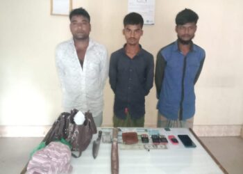 চকরিয়ায় সিএনজি থামিয়ে ছিনতাই, আটক ৩