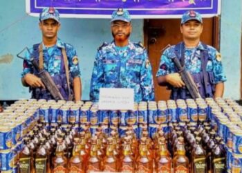 টেকনাফে ৪৬৬ ক্যান বিয়ার ও ৮১ বোতল বিদেশী মদ জব্দ