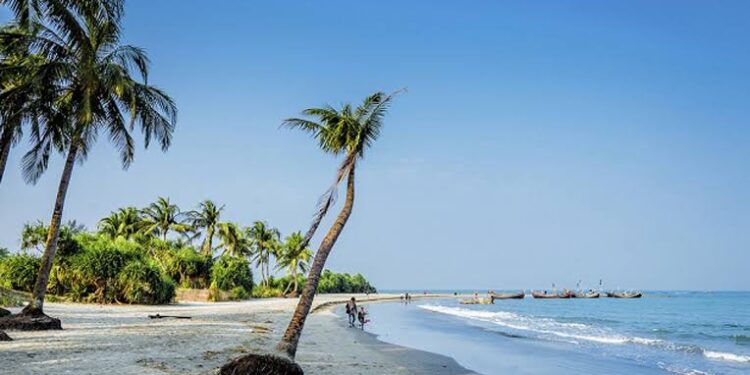 সেন্টমার্টিন যাওয়ার পথে  স্পিডবোট ডুবে মহিলা ইউপি সদস্যের মৃত্যু