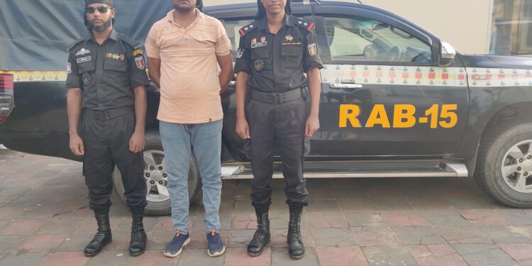 শিক্ষা মন্ত্রনালয়ের অফিসার পরিচয়ে চাঁদাবাজিকালে আটক -১