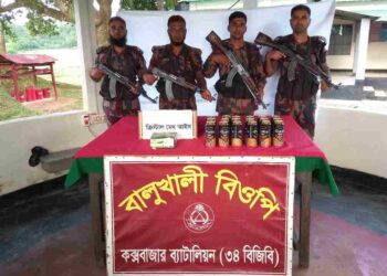উখিয়া সীমান্তে আইস ও বিয়ার জব্দ