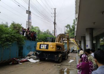 কক্সবাজারে শতাধিক  অবৈধ স্থাপনা উচ্ছেদ