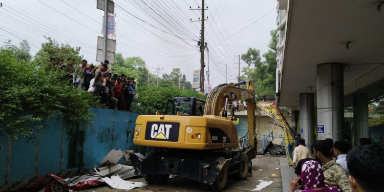 কক্সবাজারে শতাধিক  অবৈধ স্থাপনা উচ্ছেদ