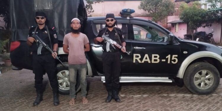 উখিয়ায় অস্ত্র ও গুলিসহ রোহিঙ্গা যুবক আটক 1 উখিয়ায় অস্ত্র ও গুলিসহ রোহিঙ্গা যুবক আটক