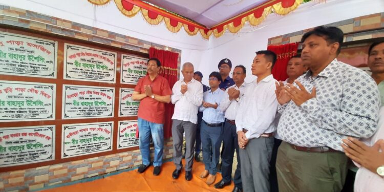 প্রধানমন্ত্রীর গতিশীল নেতৃত্বেই বাংলাদেশ আজ উন্নয়নের রোল মডেল– বীর বাহাদুর 1 প্রধানমন্ত্রীর গতিশীল নেতৃত্বেই বাংলাদেশ আজ উন্নয়নের রোল মডেল– বীর বাহাদুর