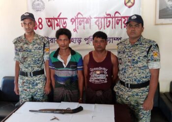 রোহিঙ্গা ক্যাম্পে অস্ত্রসহ দুজন আটক