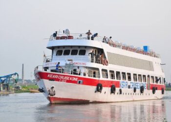 সেন্টমার্টিন থেকে নিরাপদে ফিরল ৭০০ পর্যটক