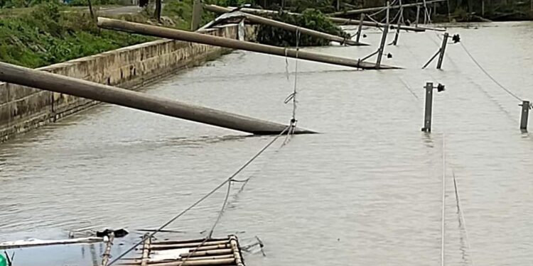 ঘুর্ণিঝড় হামুন তাণ্ডবে চকরিয়া- পেকুয়ার ২৫ ইউনিয়ন ০৩ দিন ধরে অন্ধকারে
