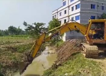 চকরিয়ায় ভরাট ছড়াখাল খনন, বন্যা থেকে নিস্তার পাচ্ছেন ৪৫ হাজার মানুষ
