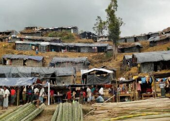 রোহিঙ্গা ক্যাম্পে গোলাগুলিতে ৩ জন আহত